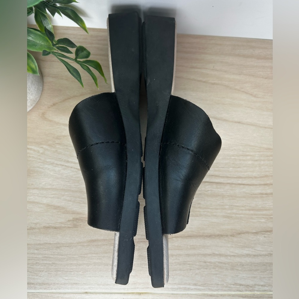 Dockers Women's Black Slide Sandals - Picture 6 of 7